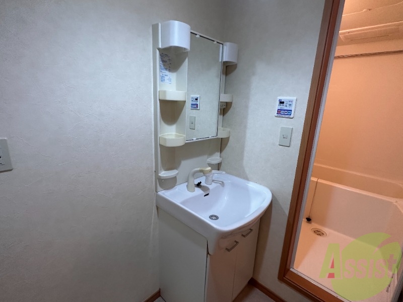 洗面設備　独立洗面台なので、朝の身支度もバッチリです。