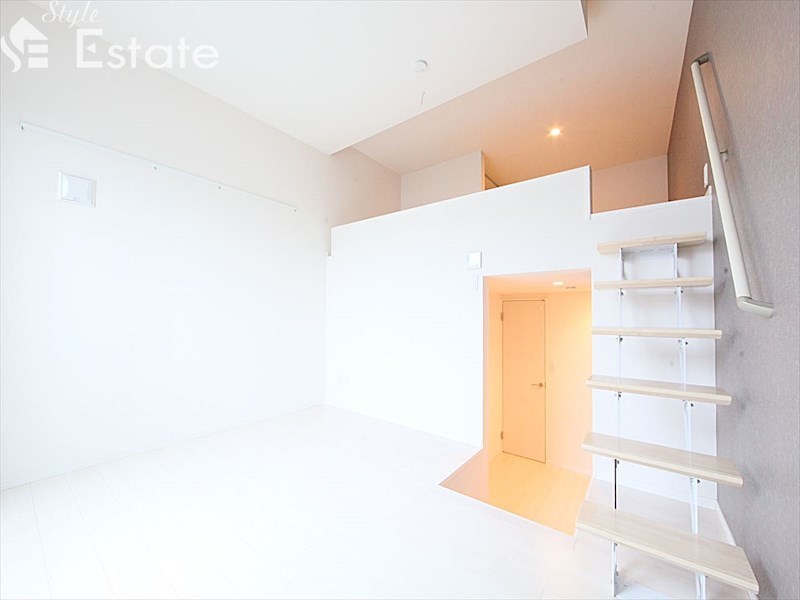 居室・リビング　内装　同仕様写真