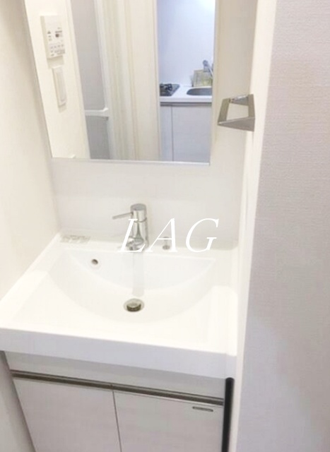 洗面設備　独立洗面台になります。