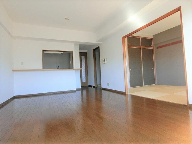 居室・リビング　～みんなご飯よ～別号室参考写真