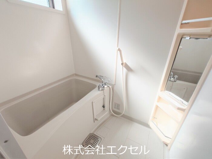 バス・シャワールーム　追い焚き機能付きです。