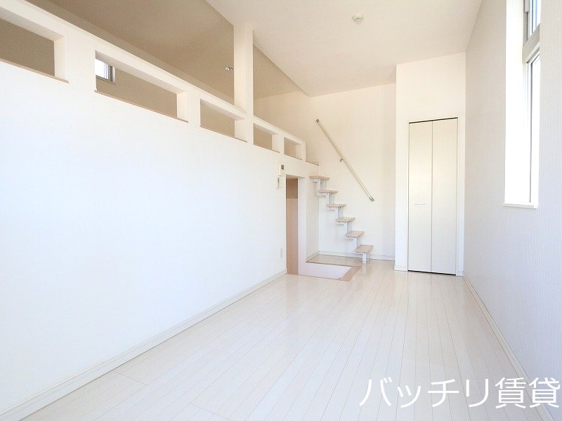 居室・リビング　同型タイプの為、現状を優先致します。