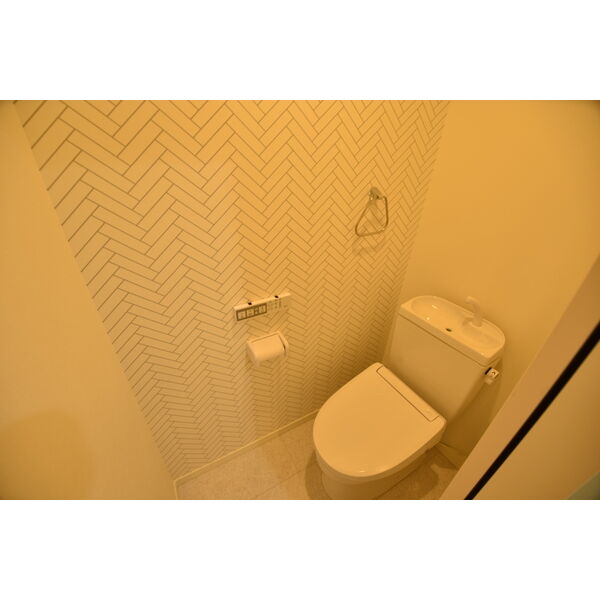 トイレ　※同シリーズの室内写真となります。