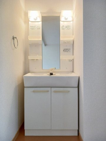 洗面設備　コンパクトで使いやすい洗面所