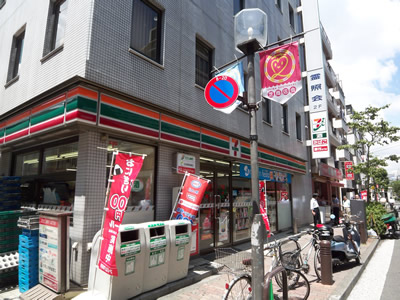 コンビニ　セブンイレブン港区芝2丁目店（コンビニ）まで71m