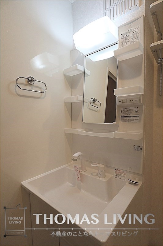 洗面設備　女性に嬉しい独立洗面台。