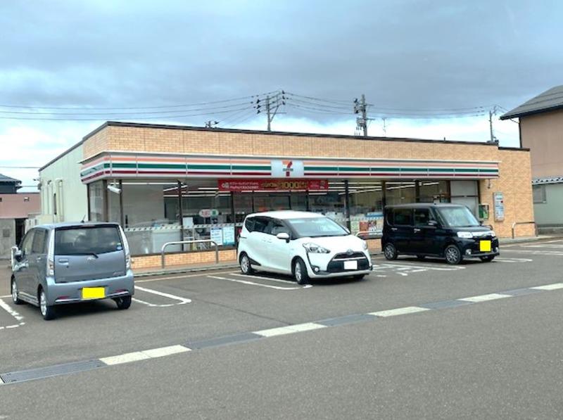 コンビニ　セブン-イレブン 上越春日野店（コンビニ）まで400m