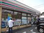 コンビニ　セブンイレブン八王子館町店（コンビニ）まで303m