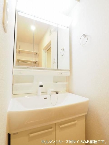 洗面設備　※画像はイメージです。同建築メーカーによる類似物件のものです