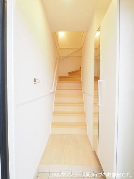 玄関　※画像はイメージです。同建築メーカーによる類似物件のものです