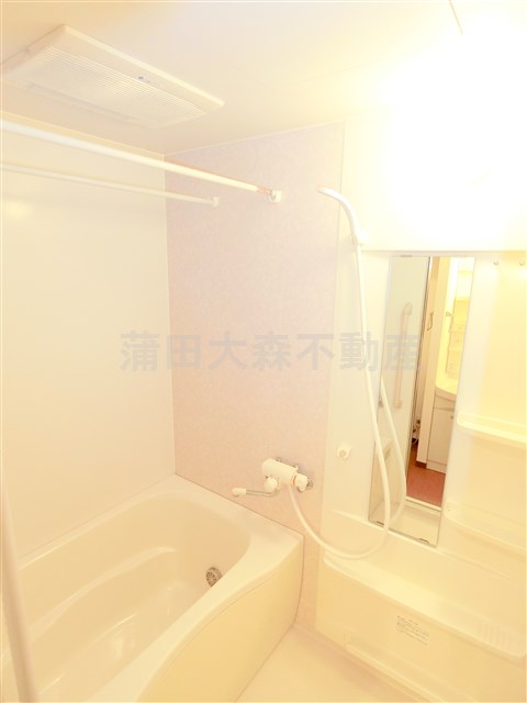 バス・シャワールーム　浴室乾燥機付きのお風呂　バスルーム