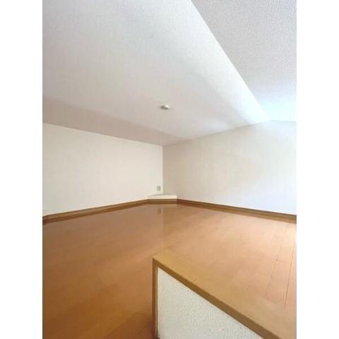 居室・リビング　室内