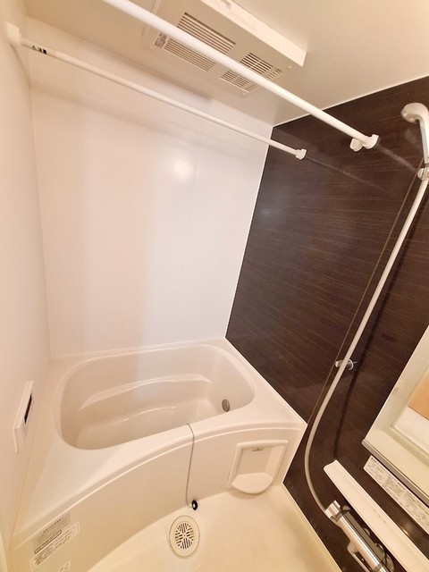 バス・シャワールーム　★追炊き・浴室乾燥機付きのお風呂★★別部屋反転タイプ