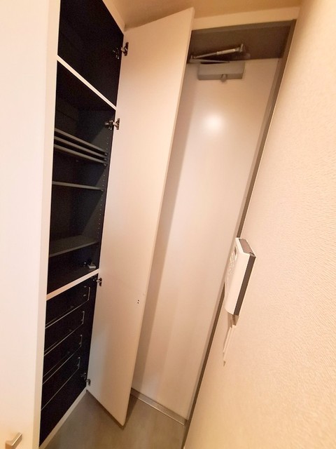 玄関　★シューズBOX★★別部屋反転タイプ