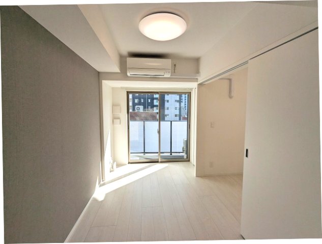 バルコニー　フロアにより、ナチュラルとホワイトの内装がお選び頂けます イ