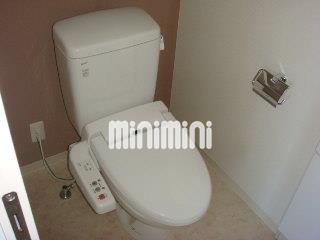 トイレ　ウォームレット付です。