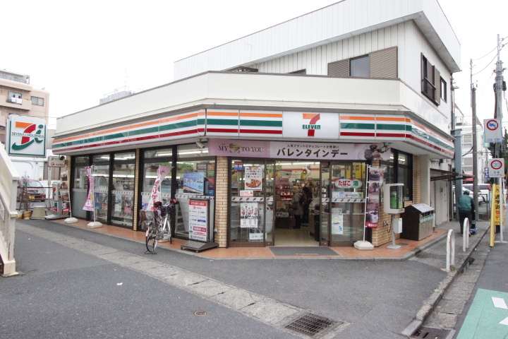 コンビニ　セブンイレブン（コンビニ）まで204m