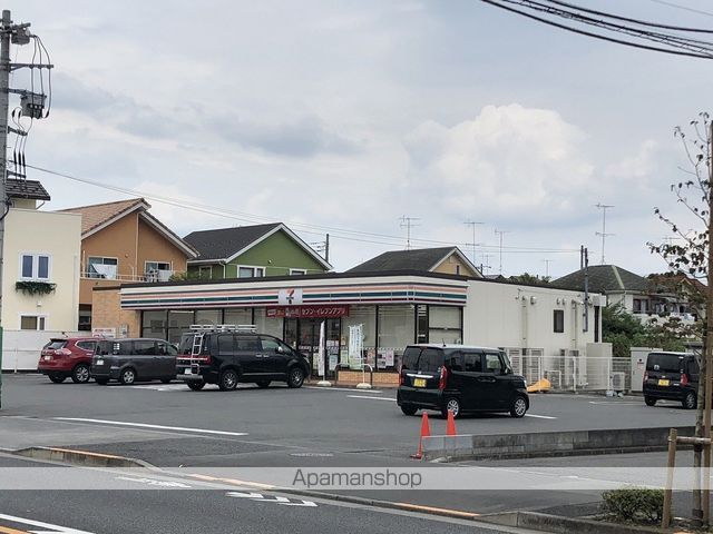 コンビニ　セブンイレブン（コンビニ）まで272m