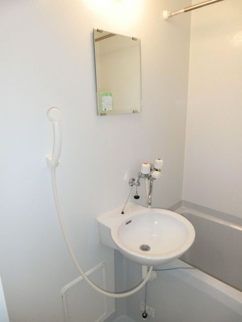 洗面設備　鏡付の洗面台