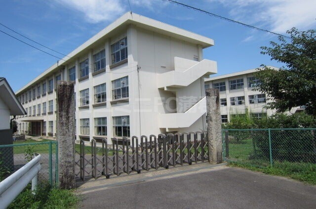 小学校　幸田町立荻谷小学校（小学校）まで493m