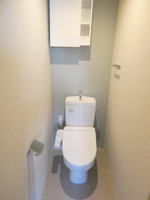 トイレ　画像は704号室です（参考）