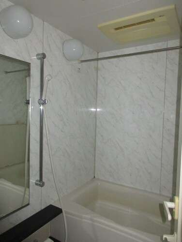 バス・シャワールーム　浴室　※内装後2026年3月撮影の写真