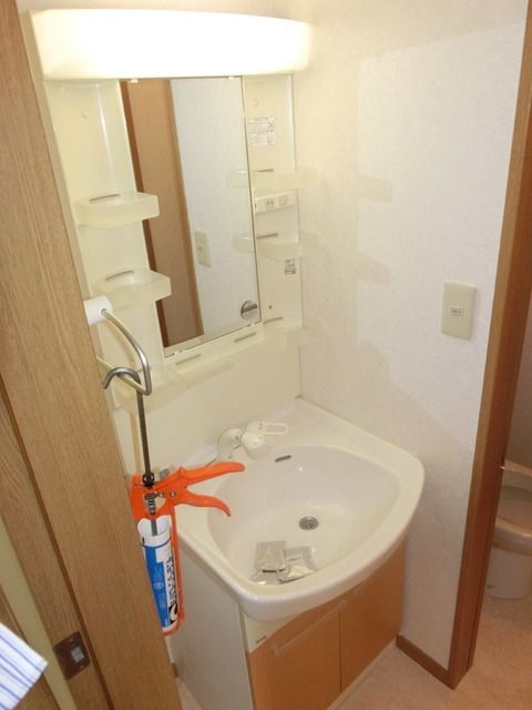 洗面設備　朝の支度に便利な独立洗面台