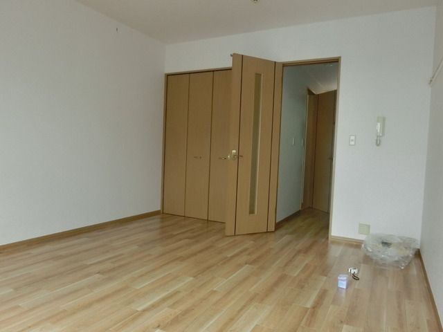 居室・リビング　広々とした居室10帖ございます