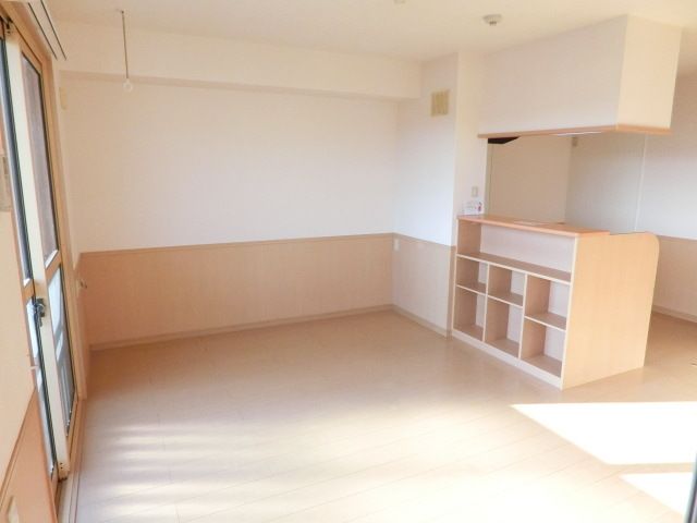 居室・リビング　日当たり良好です。