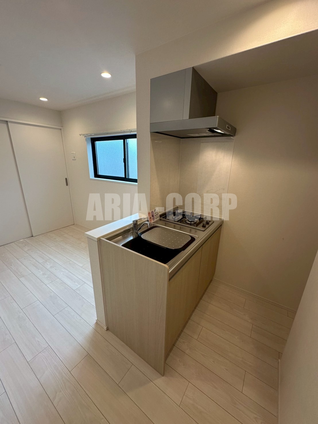 キッチン　対面型システムキッチン・冷蔵庫スペースもしっかりございます！