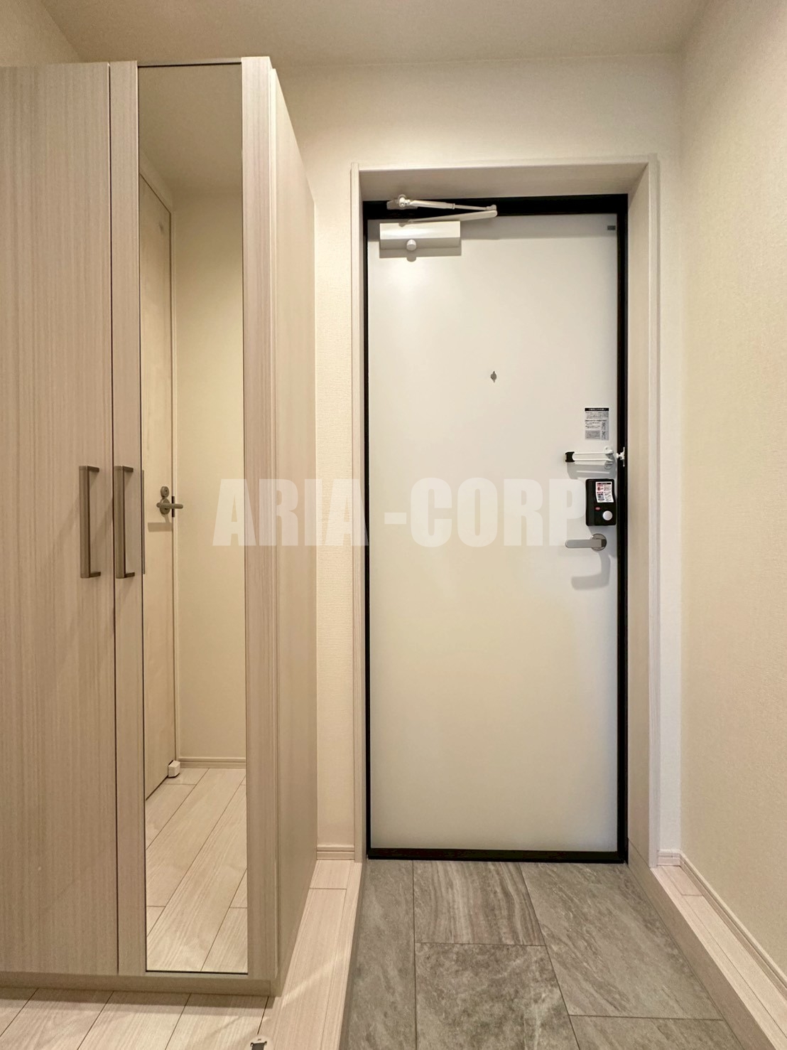 玄関　たくさん入る大型シューズBOXです♪