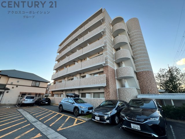 建物外観　オートロックで外部の人間が簡単に出入りできないため安心です。