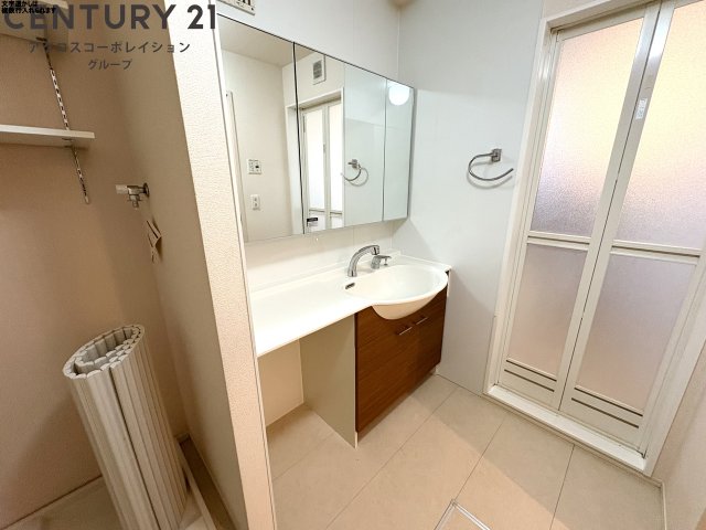 洗面設備　広々とした洗髪洗面化粧台です！