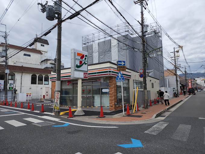 コンビニ　セブンイレブン 長岡京セブン通り店（コンビニ）まで610m