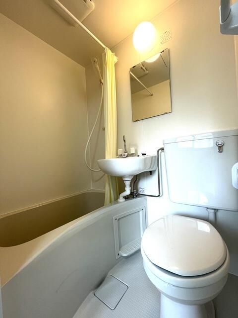 バス・シャワールーム　お掃除がしやすい３点ユニットバスです☆