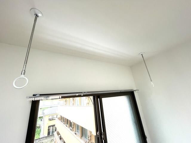 その他設備　室内物干し用金具付！雨の日や梅雨の時期に役立ちます！
