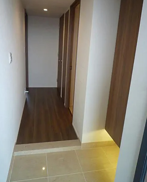 玄関　※別部屋の参考写真です。