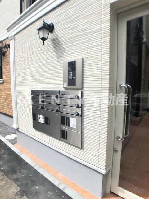 エントランス　落ち着いたエントランスです