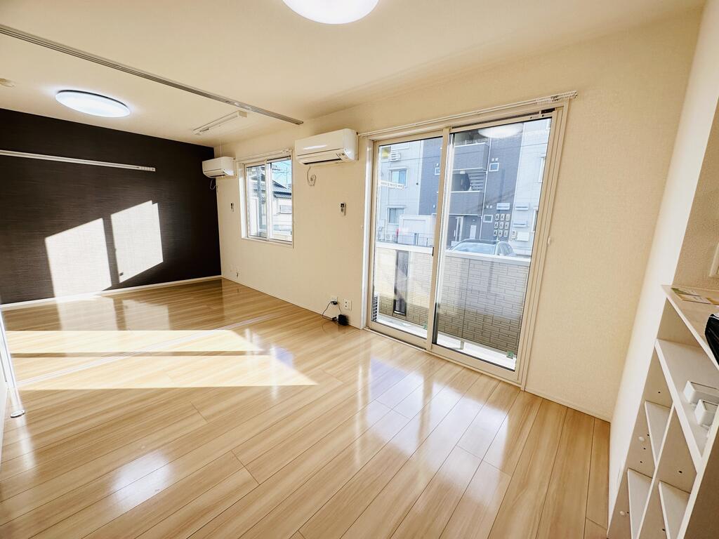 居室・リビング　※画像と反転タイプのお部屋です
