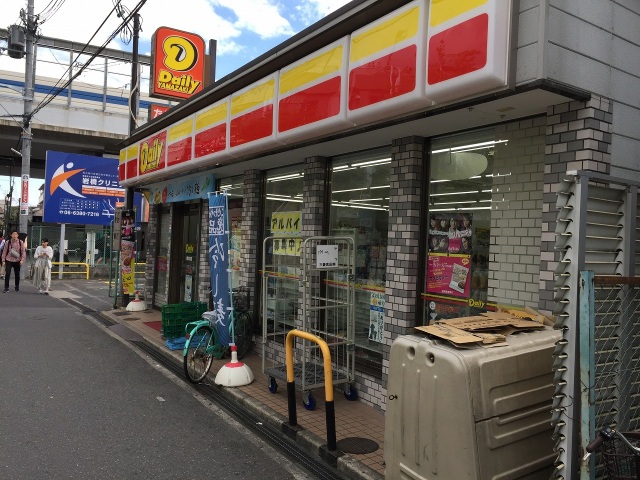 コンビニ　デイリーヤマザキ関大前店（コンビニ）まで220m