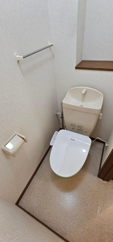 トイレ　独立したトイレで足が濡れることもありません！