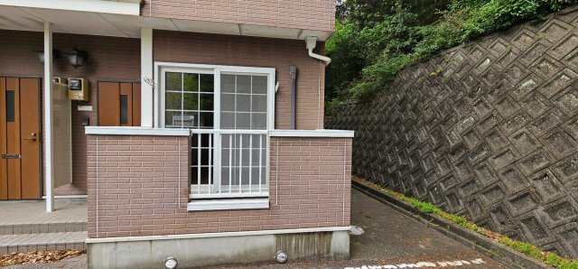 バルコニー　こちらが102号室です！