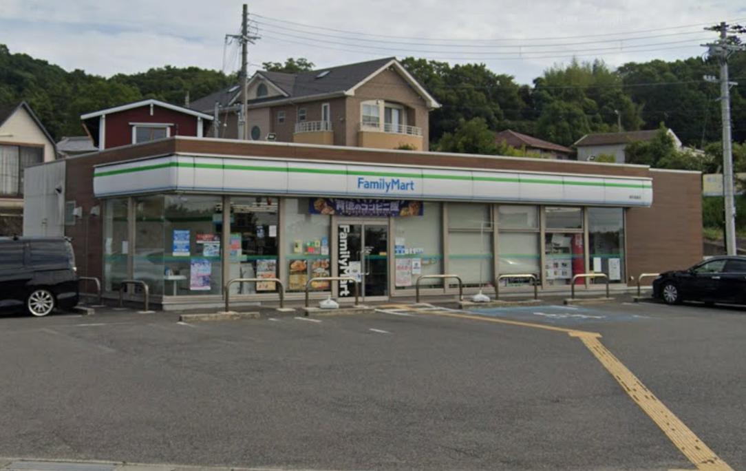 コンビニ　ファミリーマート 御坊塩屋店（コンビニ）まで497m