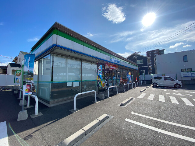 コンビニ　ファミリーマート戸畑中原東2丁目店（コンビニ）まで833m