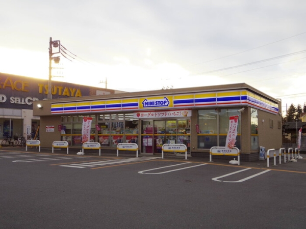 コンビニ　ミニストップ（コンビニ）まで900m