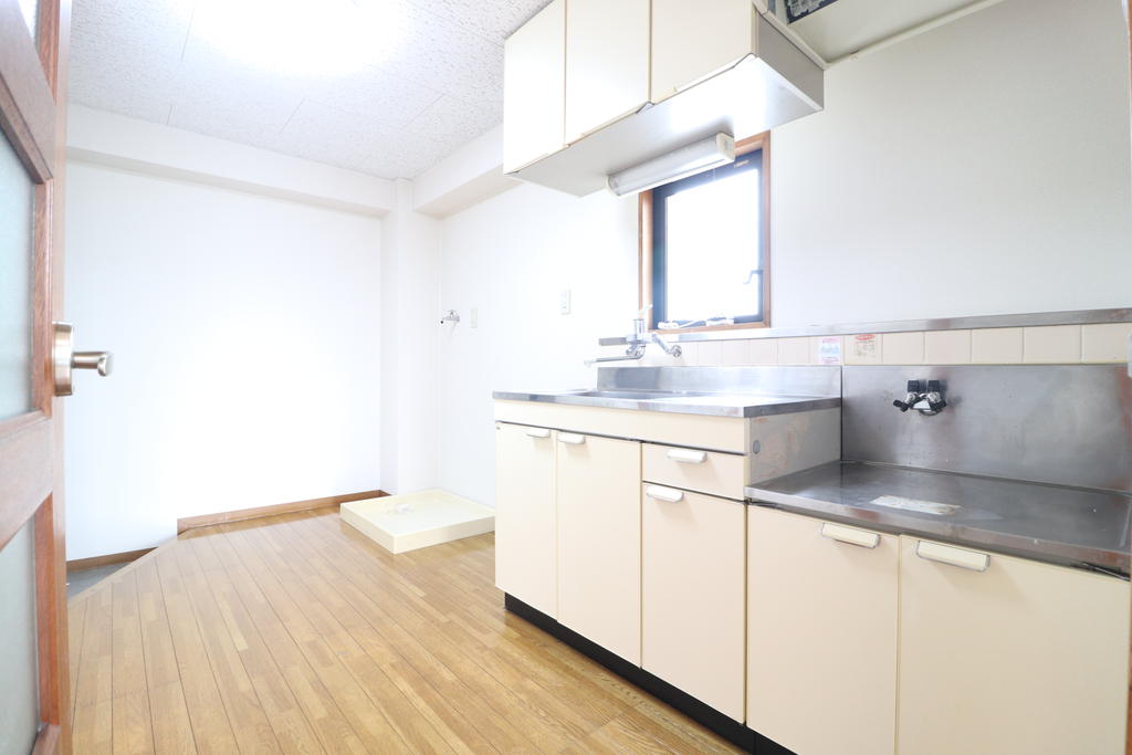その他部屋・スペース　洋室から玄関です★