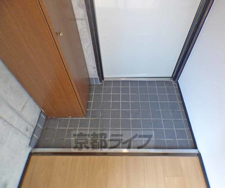 玄関　タイルデザインのレトロな玄関です。