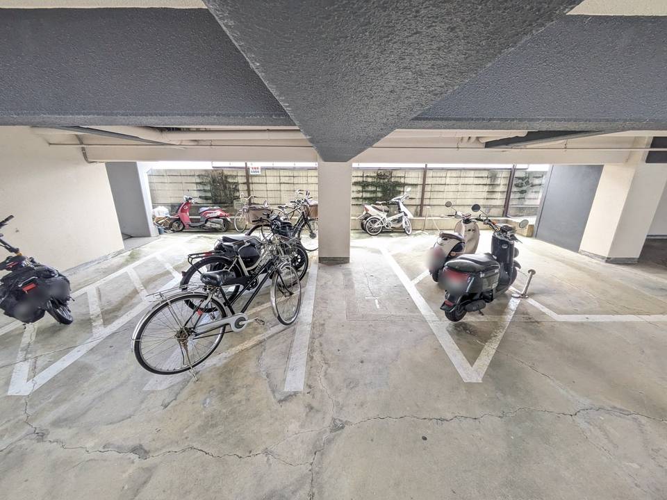 駐車場　駐輪場
