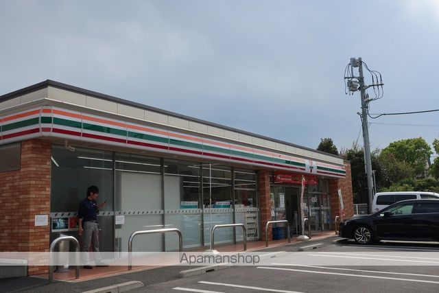 コンビニ　セブンイレブン（コンビニ）まで84m