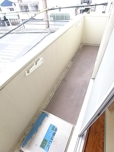 バルコニー　バルコニーからの眺めを楽しみながら食事をしませんか